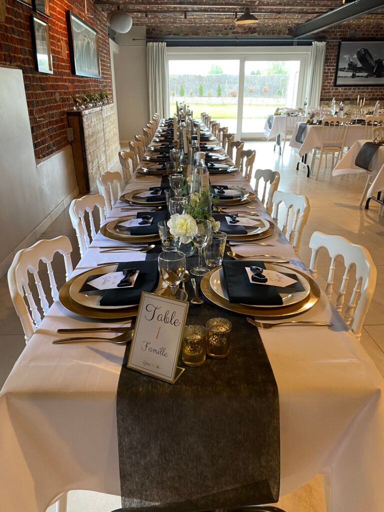 Une soirée Black & Gold pour les 60 ans de Yves Image d'une table décorée par Melisanto Events
