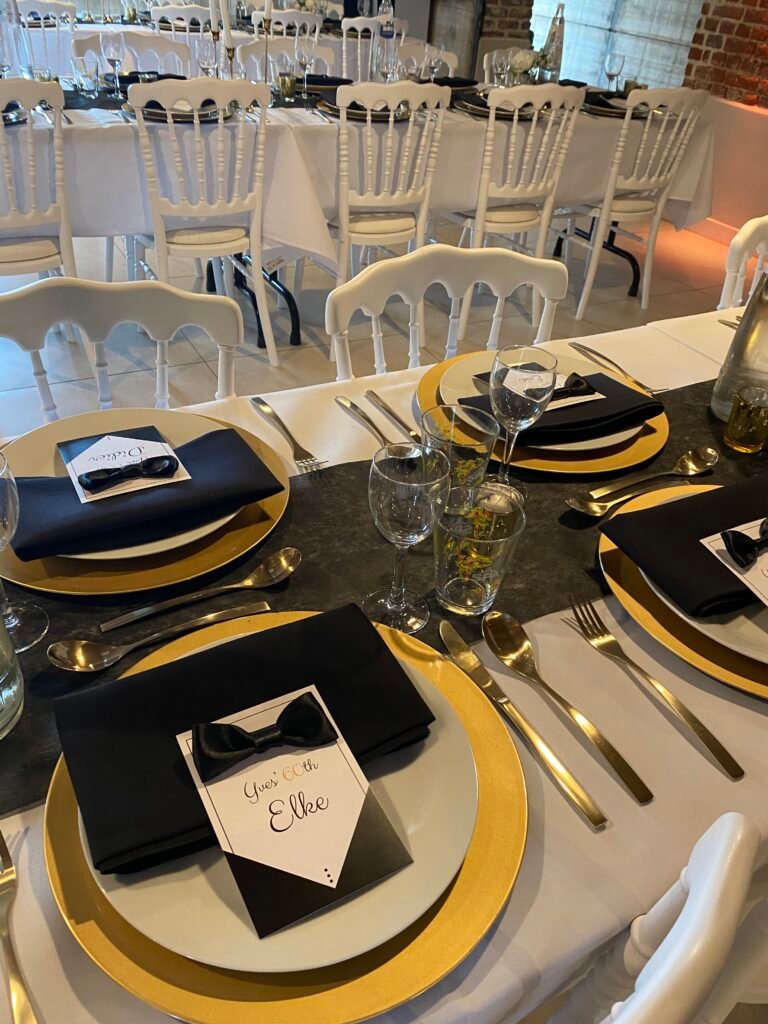 Une soirée Black & Gold pour les 60 ans de Yves Table dressée et décorée par Melisanto Events